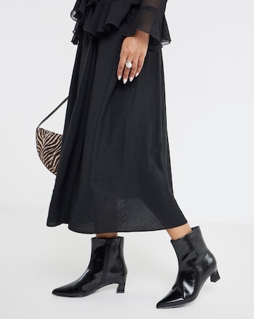 Tammy Flared Block Heel Pointed Ankle Boots - Extra Wide Fit (EEE)