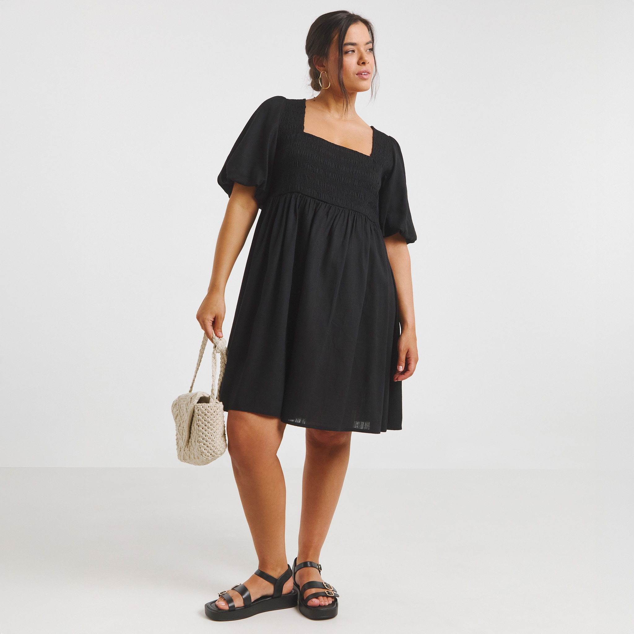 Short dress in black