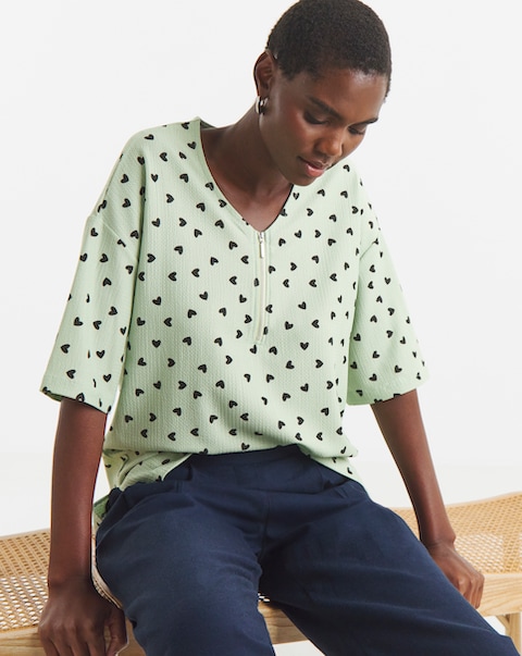 Sage Heart Print Textured V-Neck Zip Front Short Sleeve Longline Top