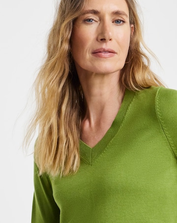 VN V-Neck Jumper