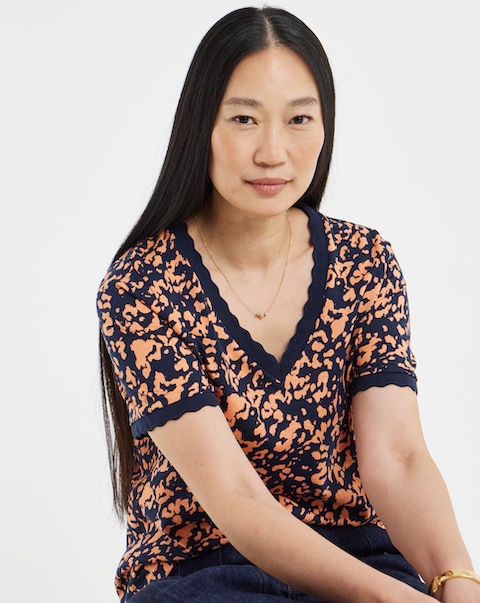 Printed Scallop V-Neck T-Shirt