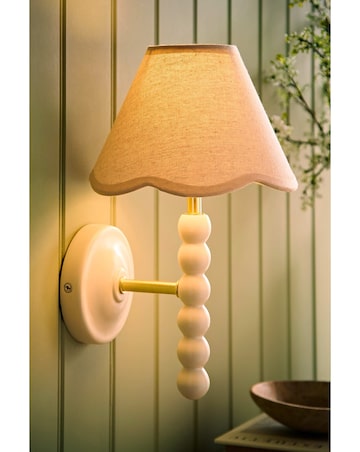 ValueLights Bobble Cream Wall Light with Natural Trim Scallop Shade
