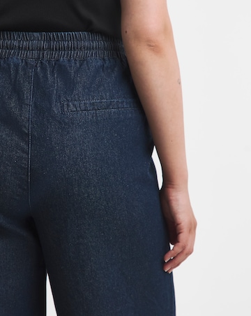 Pintuck Wide Leg Jogger Jeans
