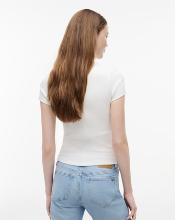 TOMMY JEANS SLIM LOGO RIB TEE