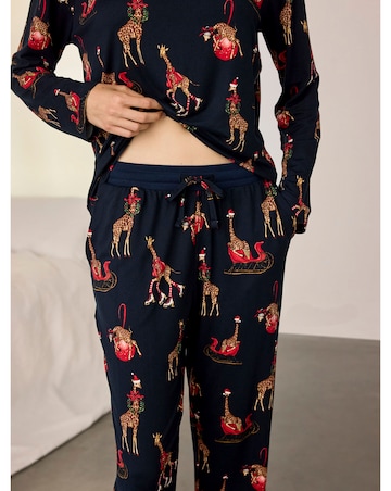 Chelsea Peers Classic Long Sleeve Crew Neck Christmas Pyjama Set