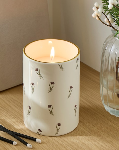 New In - Ceramic Floral Voilet & Iris Candle