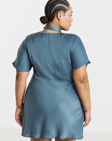Short Sleeve Satin Scarf Detail Dress