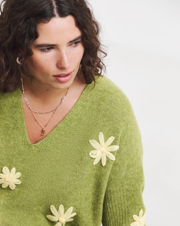 Sponge V Neck Flower Trim Tunic