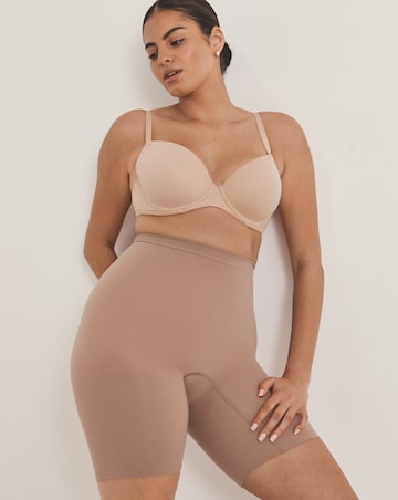 Spanx Everyday Seamless Medium Control Mid Thigh Short CafeAuLait