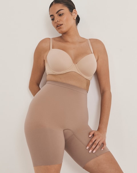 Spanx Everyday Seamless Medium Control Mid Thigh Short CafeAuLait