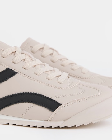 Tesoro Retro Slimline Trainer - Wide Fit (E)