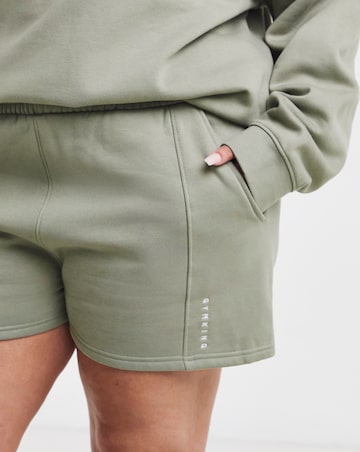 Gym King Shadow Seam Detail Shorts - Green