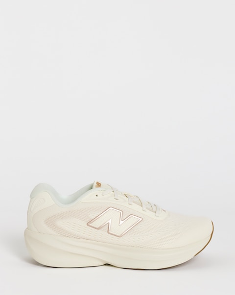 New Balance 680 Running Trainers