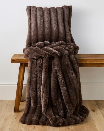 Ribbed Faux Fur Throw - Chocolate