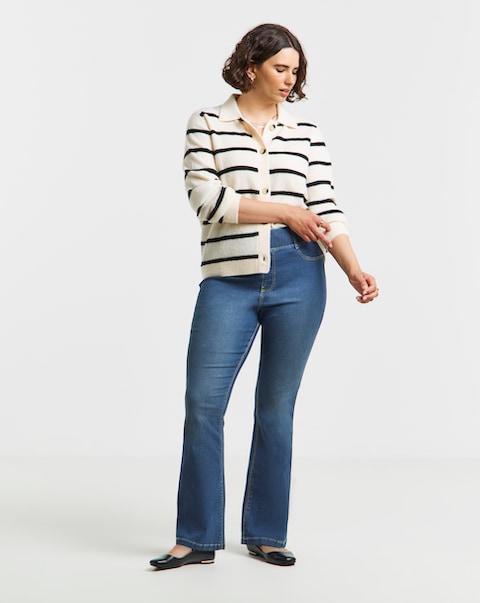 Mid Wash Stretch Flared Pull On Jeggings