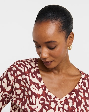 Animal Print 3/4 Sleeve Slouch V-Neck Longline Top