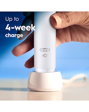 Oral-B iO2 Series Simple White + Travel Case