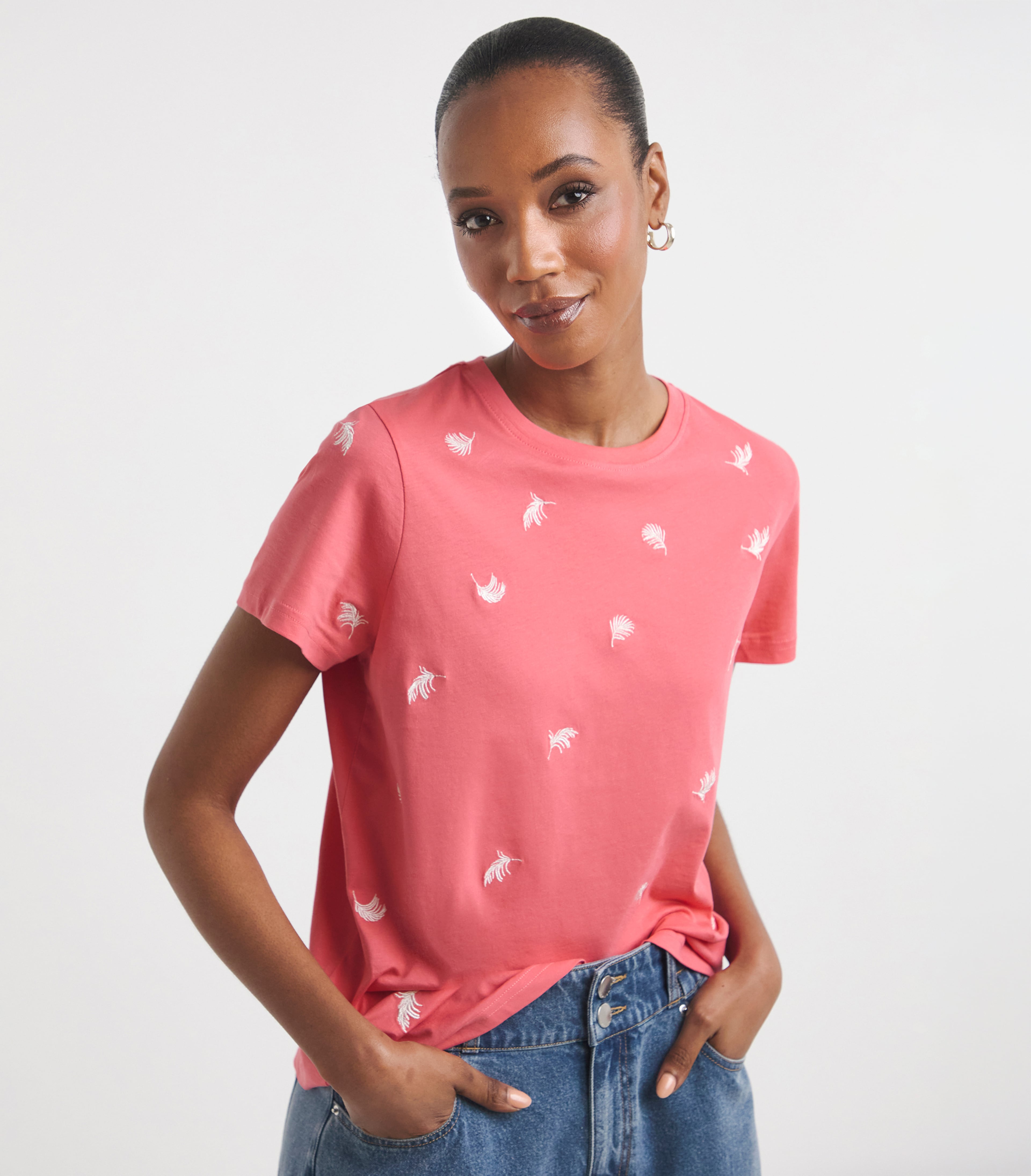 Woman wearing a pink t shirt