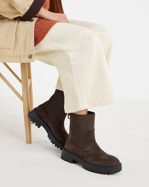 New In - Chunky Chelsea Boot Wide