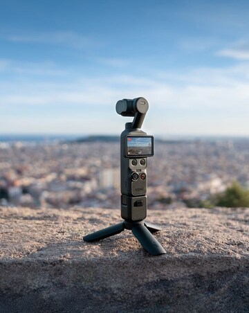 DJI Osmo Pocket 4 Creator Combo