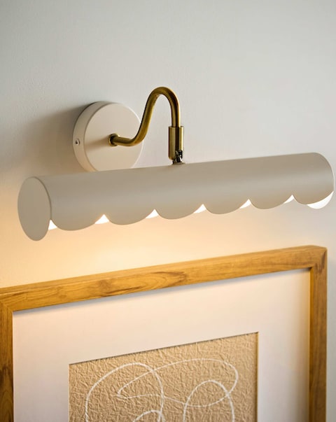 New In - Millie Scallop Picture Wall Light