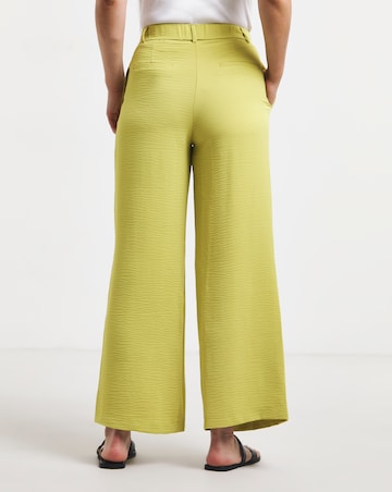 Textured Pleated Wide Leg Trousers