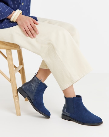 Helina Classic Ankle Chelsea Boots - Standard Fit (D)