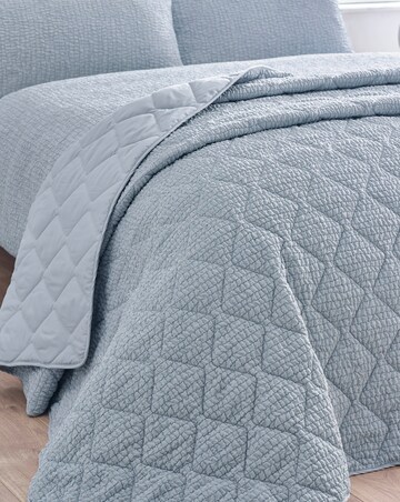 Catherine Lansfield Crinkle Seersucker Bedspread
