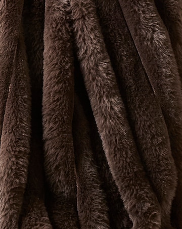 Ribbed Faux Fur Throw - Chocolate