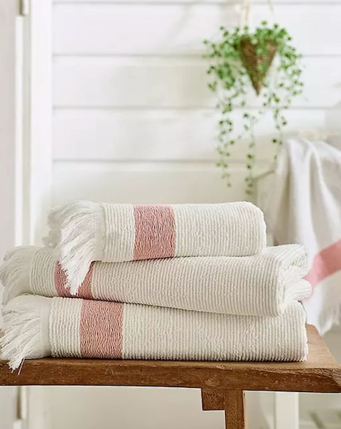 The Lyndon Company Oakwood Ridge Textured Fringed Towel