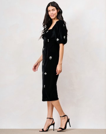 Hope & Ivy The Bettina Velvet Embellished Dress