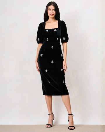 Hope & Ivy The Bettina Velvet Embellished Dress