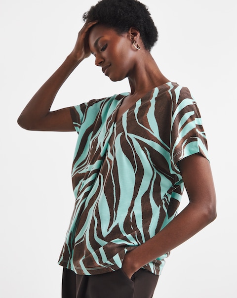 Printed Pleated V Neck Grown on Sleeve Top