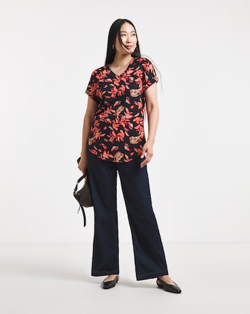Print V-Neck Short Sleeve Longline Curved Hem Top
