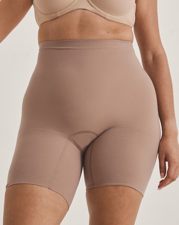Spanx Everyday Seamless Medium Control Mid Thigh Short CafeAuLait
