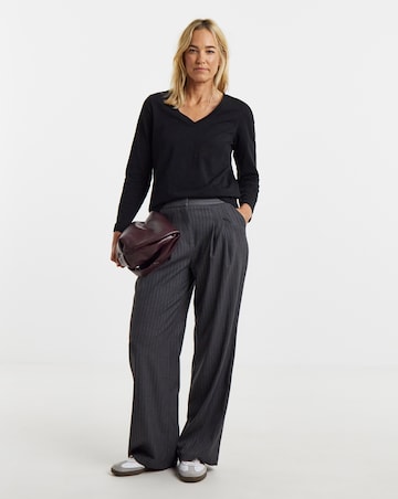 Black V-Neck Long Sleeve T-Shirt