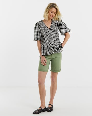 24/7 Sage Knee Shorts