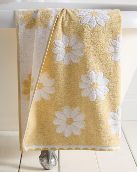 New In - D & Daisy Floral Towel