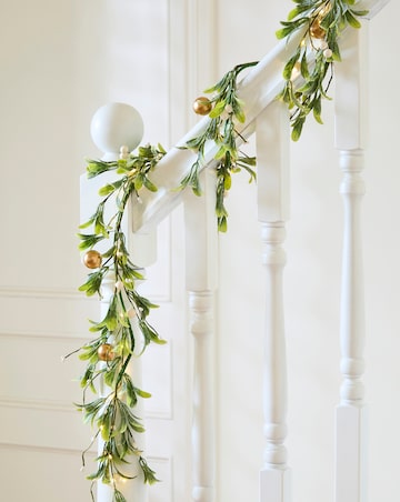 Pre-Lit Mistletoe Garland