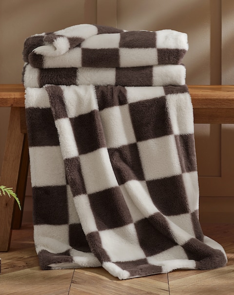 Catherine Lansfield Cosy Soft Checkerboard Throw