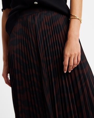 Jersey Pleated Pull On Maxi Skirt