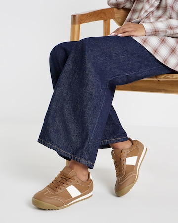 Storm Classic Retro Trainer - Wide Fit (E)