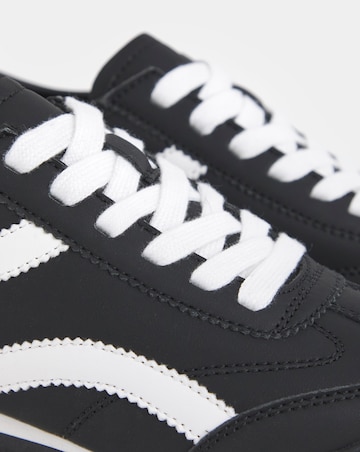 Tesoro Retro Slimline Trainer - Wide Fit (E)