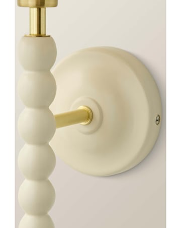 ValueLights Bobble Cream Wall Light with Natural Trim Scallop Shade