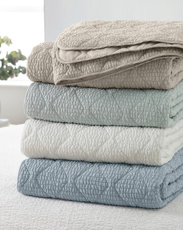 Catherine Lansfield Crinkle Seersucker Bedspread
