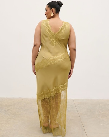 Pretty Lavish Roblin Lace Maxi Dress
