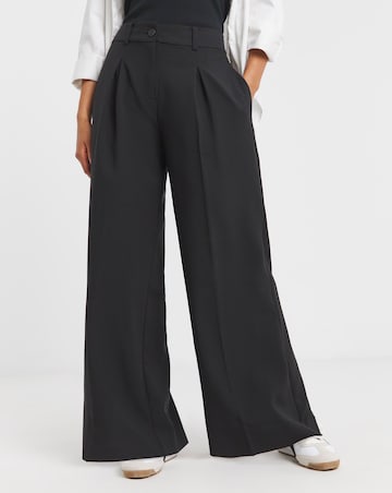 Black Pleated Wide Leg Trousers
