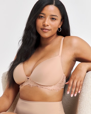 Smoothing Non Wired Padded Bra With Lace Detail