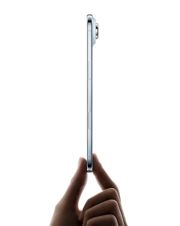 Apple iPhone 17 Air 256GB - Sky Blue