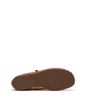 Clarks Tan Weave Livia Sky Shoes - Standard Fit (D)